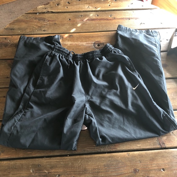 ~Nike~ Black polyester workout pants. Size S. - Picture 2 of 3